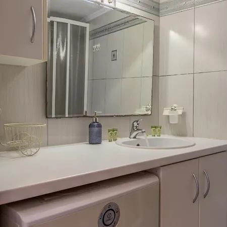 Delis Apartment Adamantas (Milos)