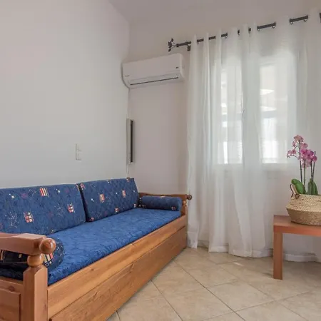 Delis * Adamantas (Milos)