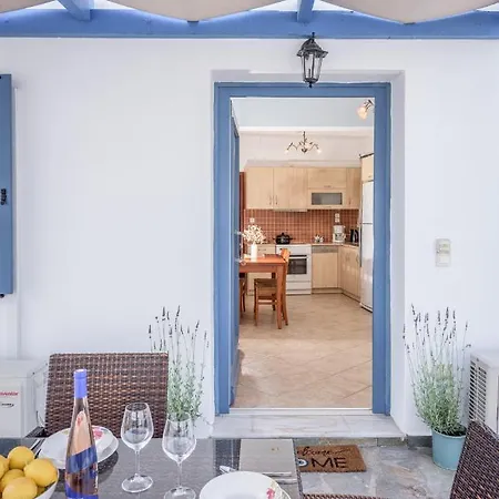 Delis * Adamantas (Milos)